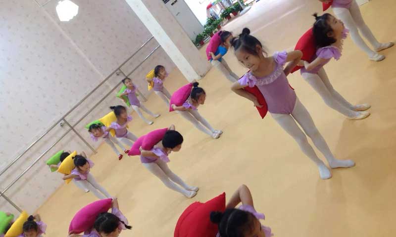 舞蹈地膠的環(huán)保性對(duì)于舞者至關(guān)重要