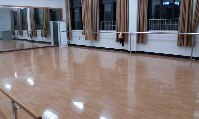 舞蹈室地板膠 舞蹈室地板膠企業(yè)要?jiǎng)?chuàng)新銷(xiāo)售渠道