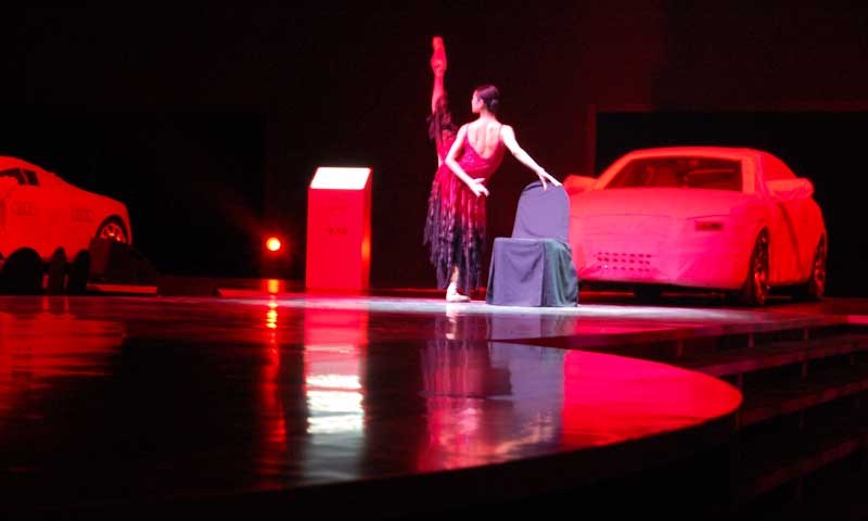 舞臺地板 舞臺地板行業(yè)應(yīng)以服務(wù)謀生存提升利潤空間