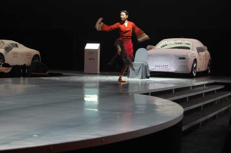 舞臺(tái)地膠 舞臺(tái)地膠突破降價(jià)促銷(xiāo)模式刻不容緩